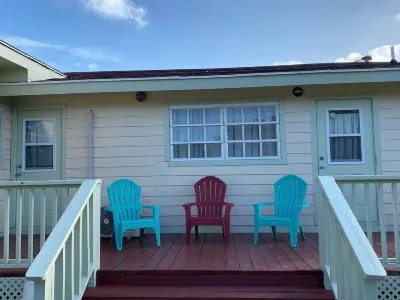 New 2 bed 2 bath Villa - near George Town and minutes from the beach! のホテル