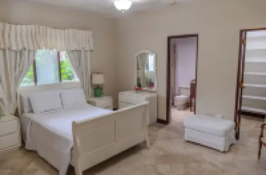 Luxury 5BR Villa - Pool, Beach, Golf & Spa Retreat - Housekeeper Included Hotels in 