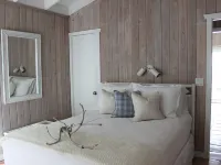 Beachfront paradise: Spectacular views, huge deck, central location, backup gen! Hotels in Elbow Cay
