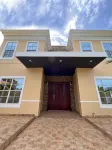 Private Spacious Modern 4BR Home with Full Kitchen Hotels in 