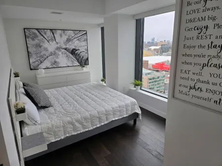 Luxury high rise condo in the centre of downtown Halifax! Отели рядом с достопримечательностью «Университет Далхаузи»