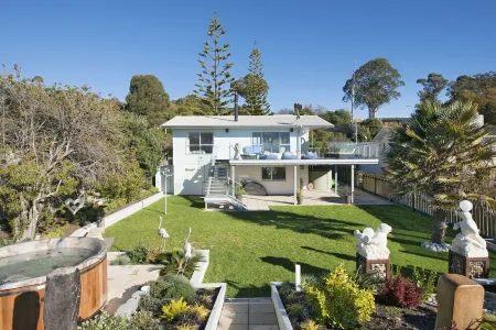 Absolute Beachfront Oasis with Sea Views & Hot Tub Отели в г. Раби Бэй