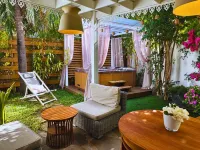 Le Ravenale Romantic bungalow with private Jacuzzi just a stone's throw from the sea