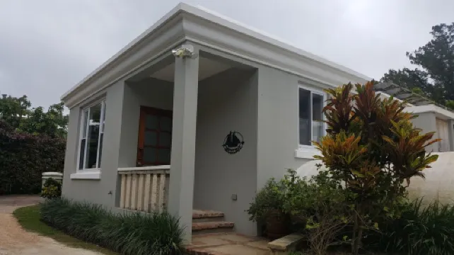 Charming , Comfortable  Cottage Near Amenities