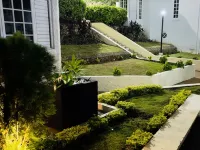 Falcon Sunset 2br Apt/Free Airport Transportation/Gated Complex /Security