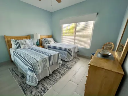 "Mai Kai" Recently renovated Oceanfront Ground Floor Condo - Kaibo Yacht Club II Отели в г. Rum Point