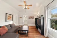 Cozy 1-bedroom apartment in Midtown Sacramento with WiFi, AC