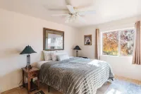 Charming 3-bedroom house with AC, WiFi in tranquil Cottonwood