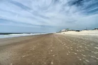 Colorful Beachfront Condo w/ Resort Amenities - Beach