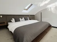New Port Hotel Отели рядом с достопримечательностью «Центр города»