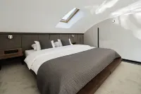 New Port Hotel