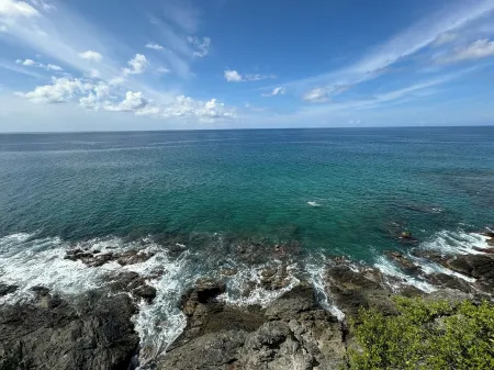 Oceanfront villa with outstanding views, salt-water plunge pool, wifi and AC.