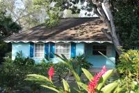 Baywatch - seaside villa, modern, spectacular location & garden, pool, cook