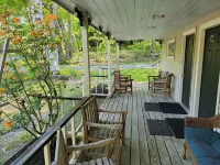 Hawks House Inn - Inns