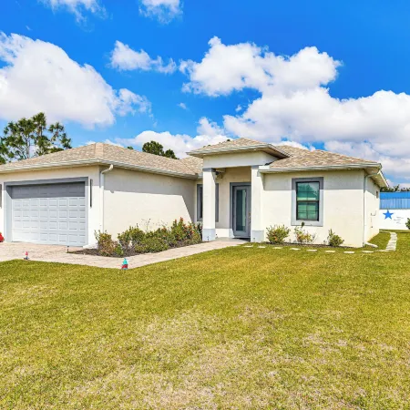Day Trip to Fort Myers Beach: Pet-friendly Home!
