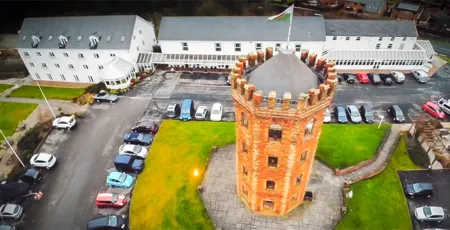 Towers Hotel & Spa Отели в г. Ллансамлет