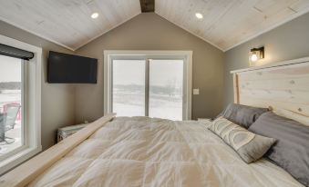 Pet-Friendly Cabin with Lake Access and Patio in Dent