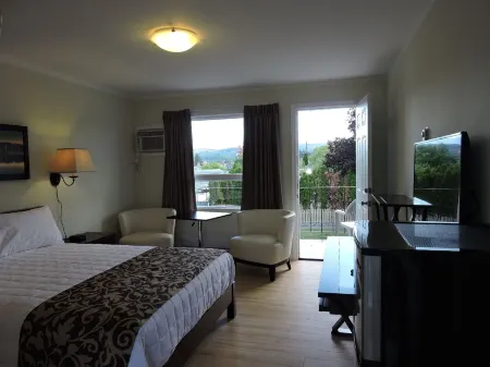 Almo Court Motel Отели в г. Кранбрук