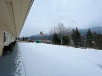 Villa Motel - Mountain view