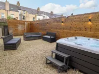 Inglemead - Hot Tub