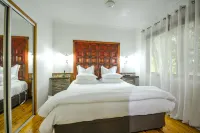 火山口湖泊雨林小屋酒店