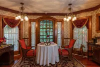 Cedar House Inn - Aamiaismajoitus