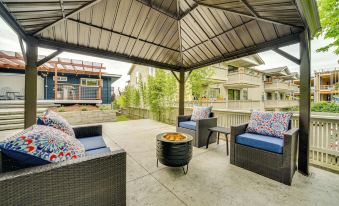 2 Blocks to Beach Park: Cozy Seattle Townhome