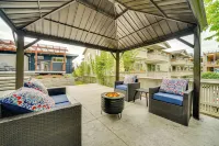 2 Blocks to Beach Park: Cozy Seattle Townhome Hotels in Bainbridge