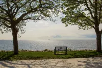 Driftwood Inn Hotels in Sechelt