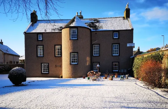 洛西茅斯之家酒店