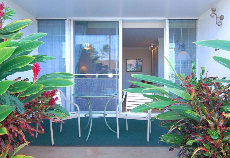 나필리 선셋 비치 프론트 리조트의 해변