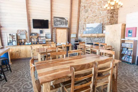 Hotel Estes Отели рядом с достопримечательностью «MacGregor Ranch Museum»