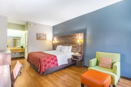 Royal Palms Inn Отели рядом с достопримечательностью «Eagles Landing Country Club»