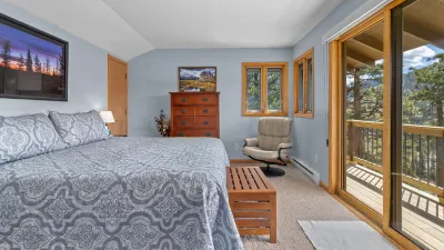 Solitude Vacation Home at Windcliff 3 Bedroom Home by Redawning Hotels near Olive Ridge Campground
