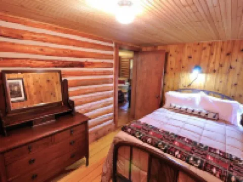 Glacier Homestead Hotels in Coram
