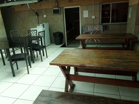 Randburg Boarding Hostel Отели рядом с достопримечательностью «Йоханнесбург Зу»