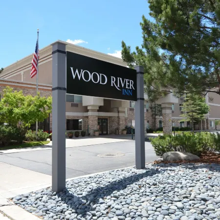 Wood River Inn & Suite