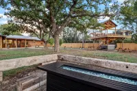 Guadalupe Bluff Bunk House 5 Bedroom Home by RedAwning - 3-Star