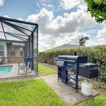 Heated Pool & 4-in-1 Grill: Spring Hill Haven!
