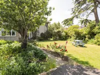 Molly's Place Hotels in Boscombe