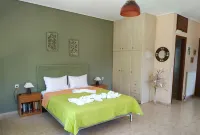 Gaea Gardens Studios & Villas - 3 tähden