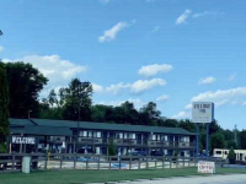 Village Inn on the Lake Hotels in Two Rivers