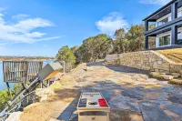 Luxury Lake Granbury Cliffside Home w/ Deck! - balcony