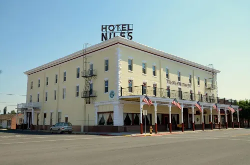 Hotel Niles Hotels in Alturas
