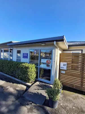 Cherry Grove Motel Hotels near Cape Kidnappers