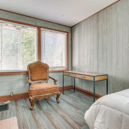 Sunny + Spacious Dayton Condo ~ 1 Mi to Downtown!