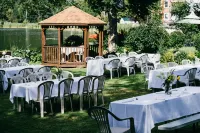The Cove Inn Hotels in Rideau Lakes