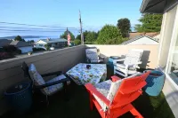 N TacomaPt Ruston 2Bd. 2Bath Retreat w/ EV Charger, A/C & Relaxing Water Views فنادق في روستون
