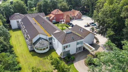 Hotel Heemskerk Отели в г. Velsen-Zuid