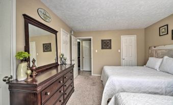 Game Day Retreat Pool Access, 2 Mi to Texas A and M